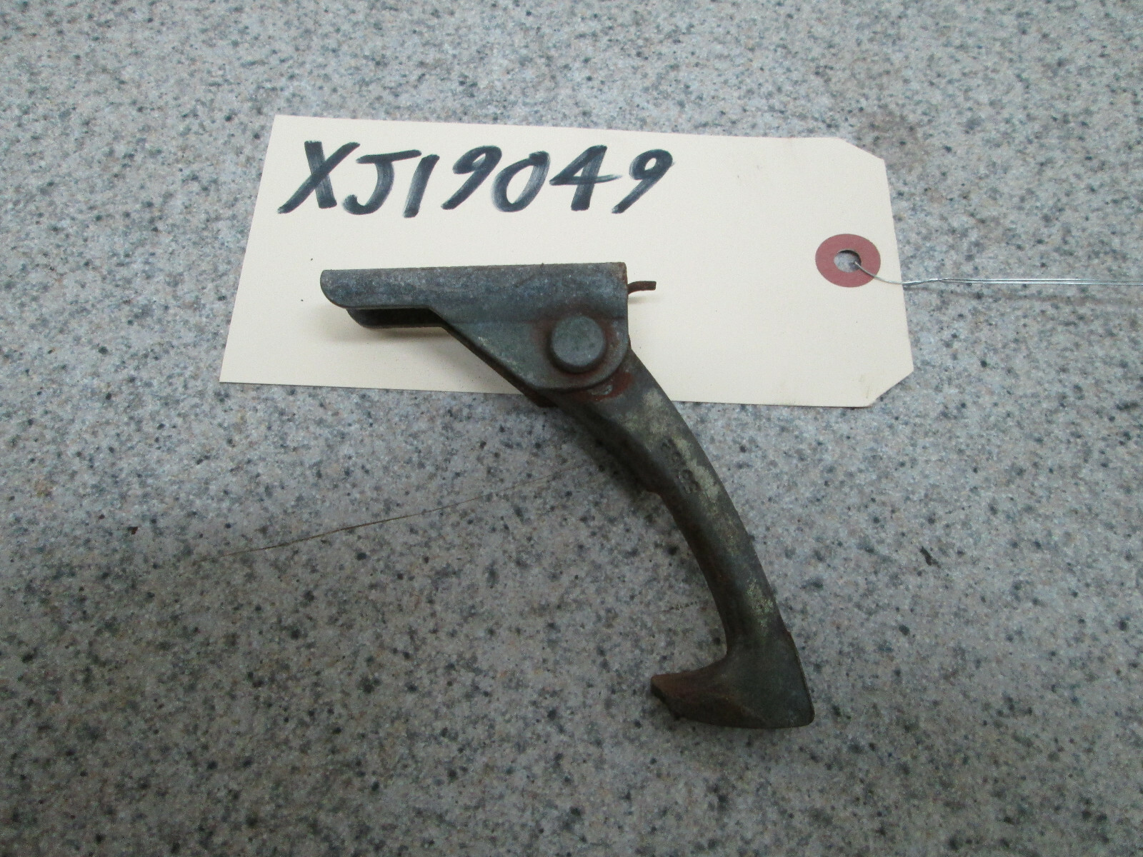 87-01 JEEP CHEROKEE SECONDARY SAFETY HOOD LATCH