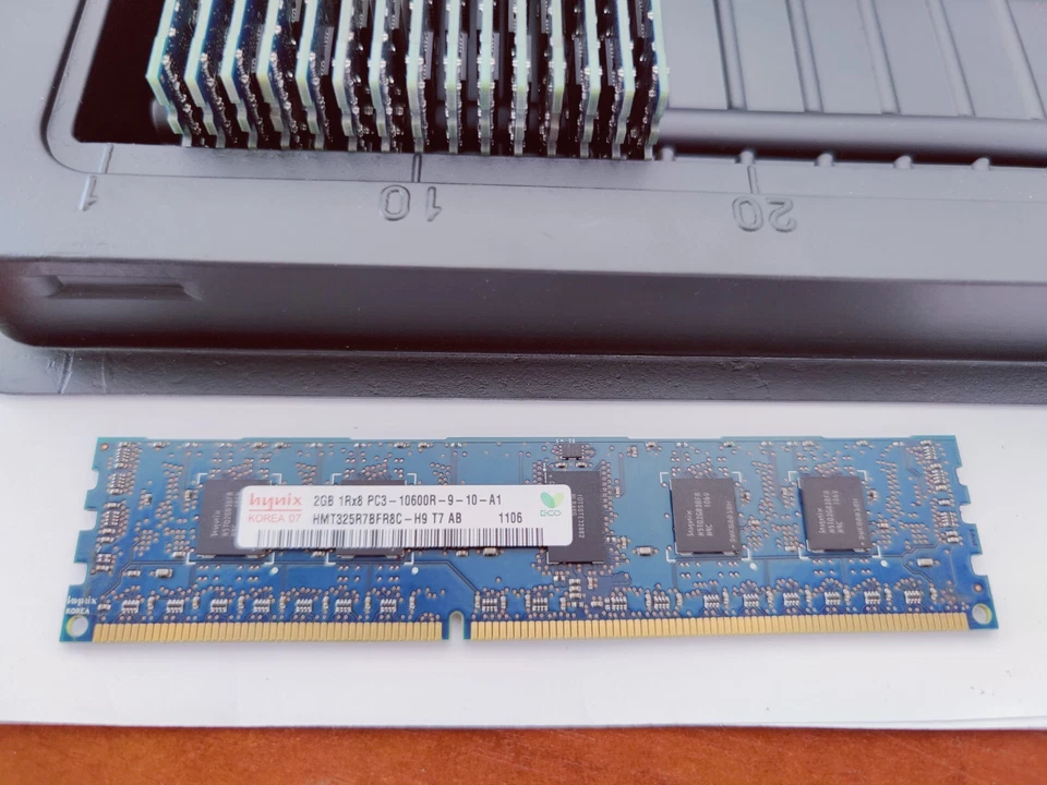 RAM SERVER Hynix HMT325R7BFR8C-H9 DDR3-1333 RDIMM PC3-10600R ECC x16(32GB Total) - Immagine 2 di 2