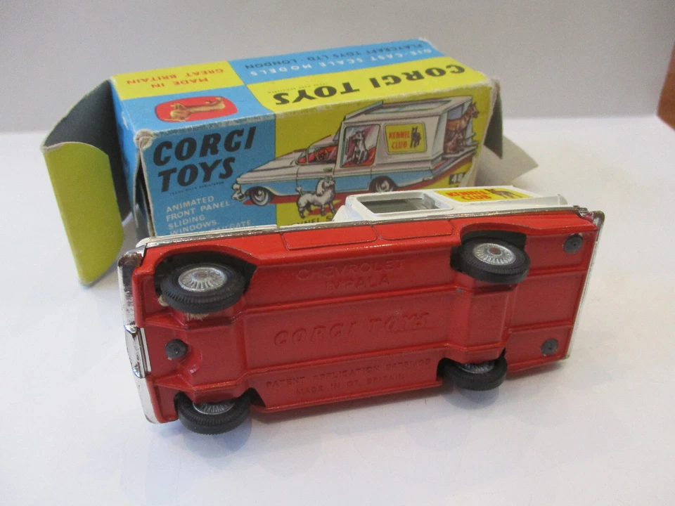 Corgi 486 Chevrolet Impala Kennel Service Club mit originaler Box - Bild 3 von 3