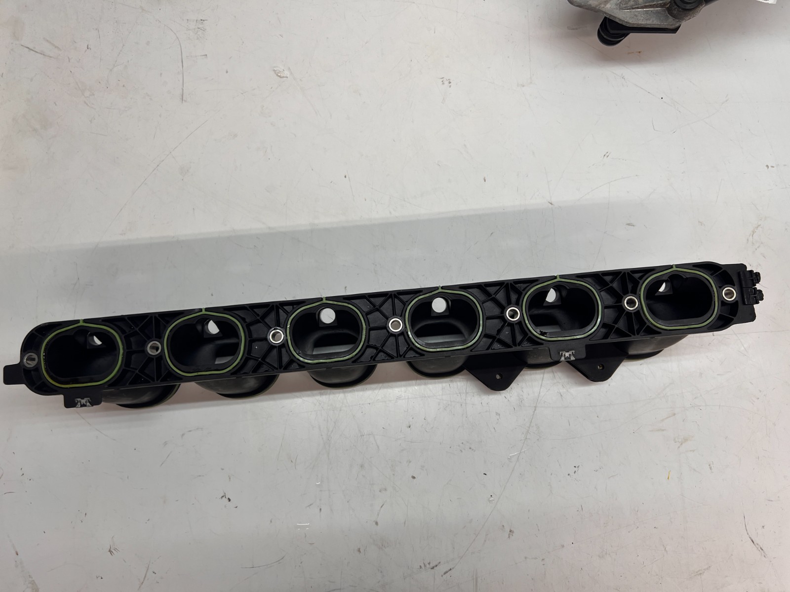 LAMBORGHINI AVENTADOR INTAKE MANIFOLD LEFT / RIGHT MANIFOLD OEM 07M133110