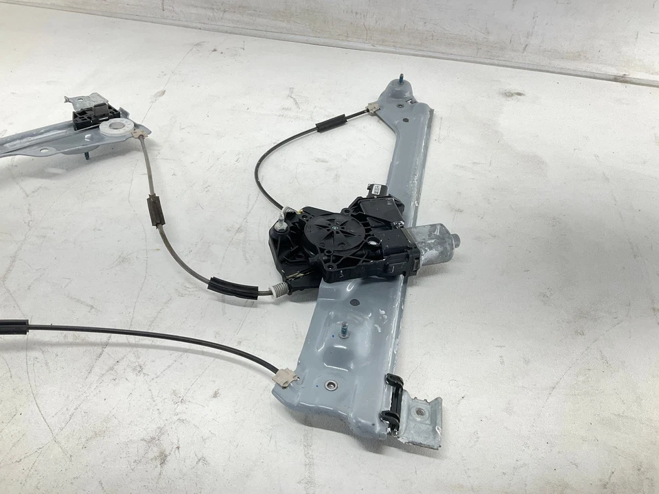 Regulador ventana puerta delantera derecha GMC Yukon XL 15-20 Foto 3 de 4