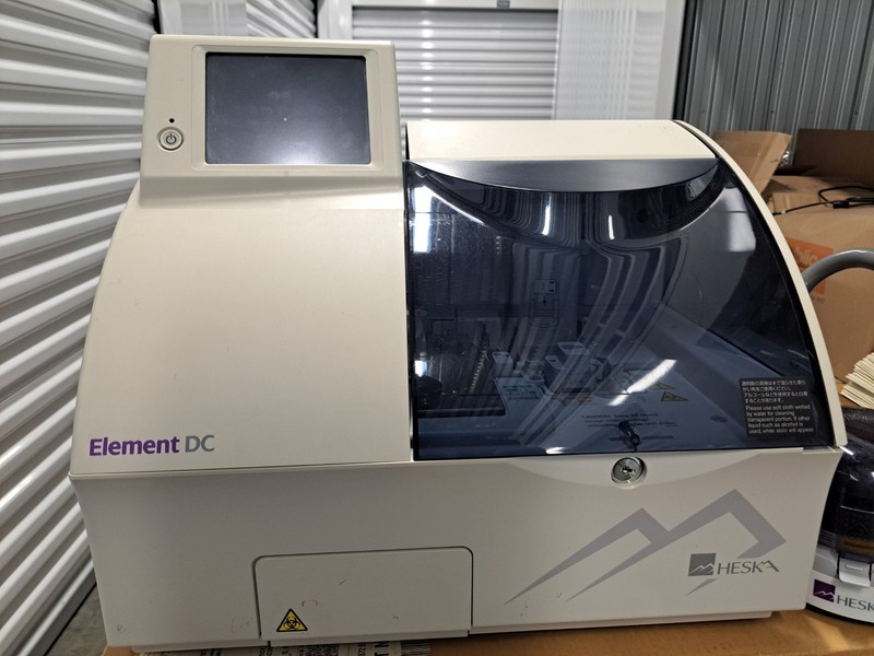 Heska Element DC Veterinary Analyzer with Heska Centrifuge Module