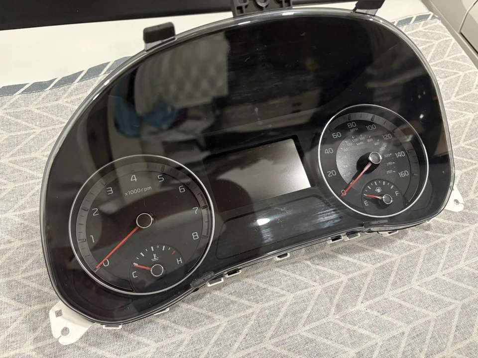 Cuadro de instrumentos velocímetro fabricante de equipos originales Kia Forte 2020-2023 94041-M7040 Foto 2 de 4