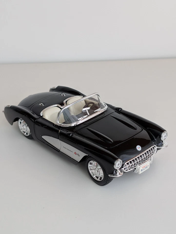 MODELLINO MAISTO 1957 CHEVROLET CORVETTE 1/18 BLACK - Immagine 2 di 4