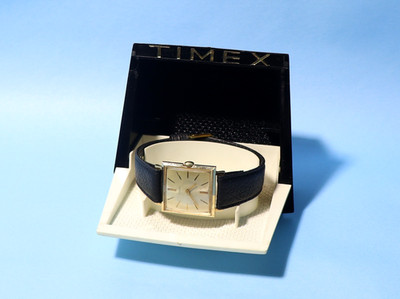 Vintage 70er Jahre Slim Square Dial TIMEX Hand Armbanduhr in Original Box