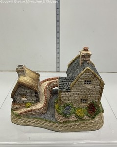David Winter Cottages Collection "The Irish Coll. Only Span Apart" Figurine