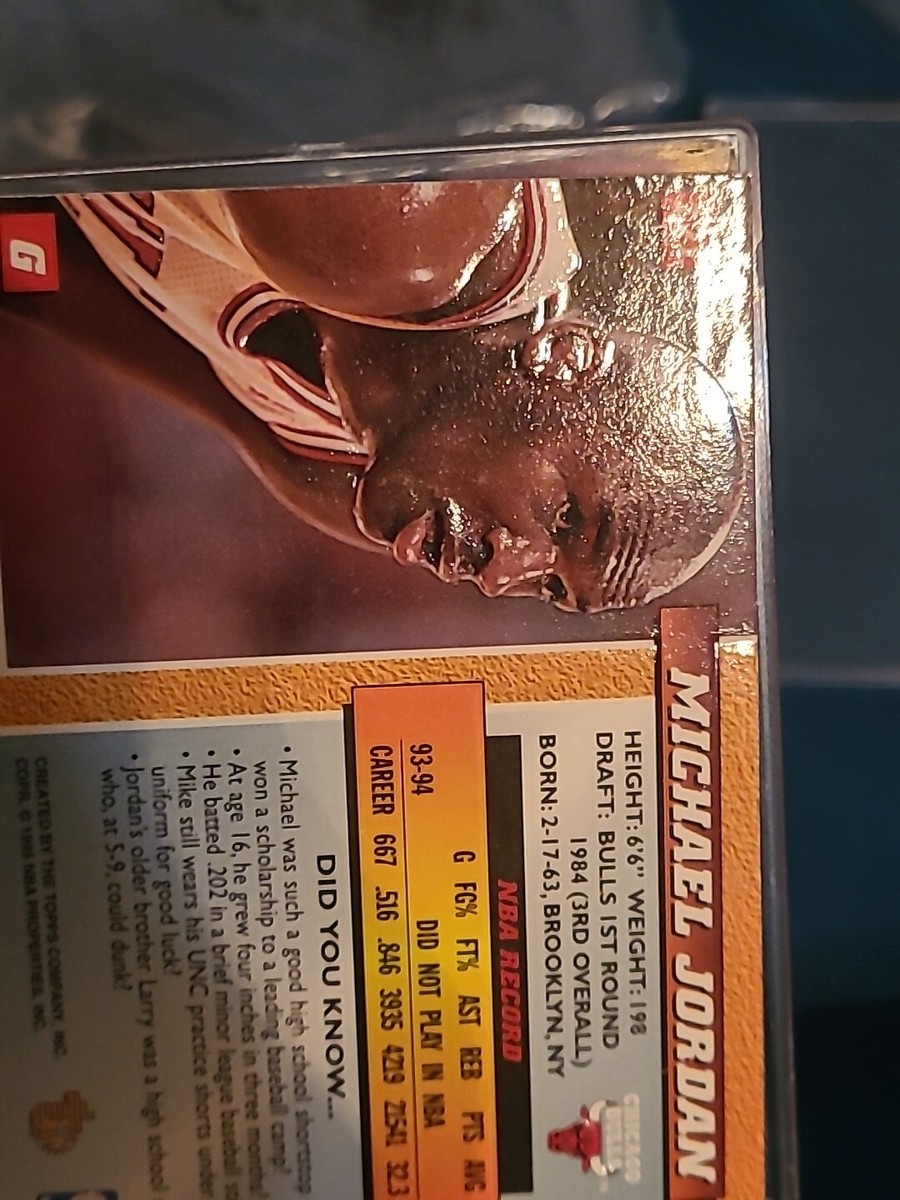 マイケル・ジョーダン  TOPPS 45番 ゴールドカード エンボス s-l1200.jpg