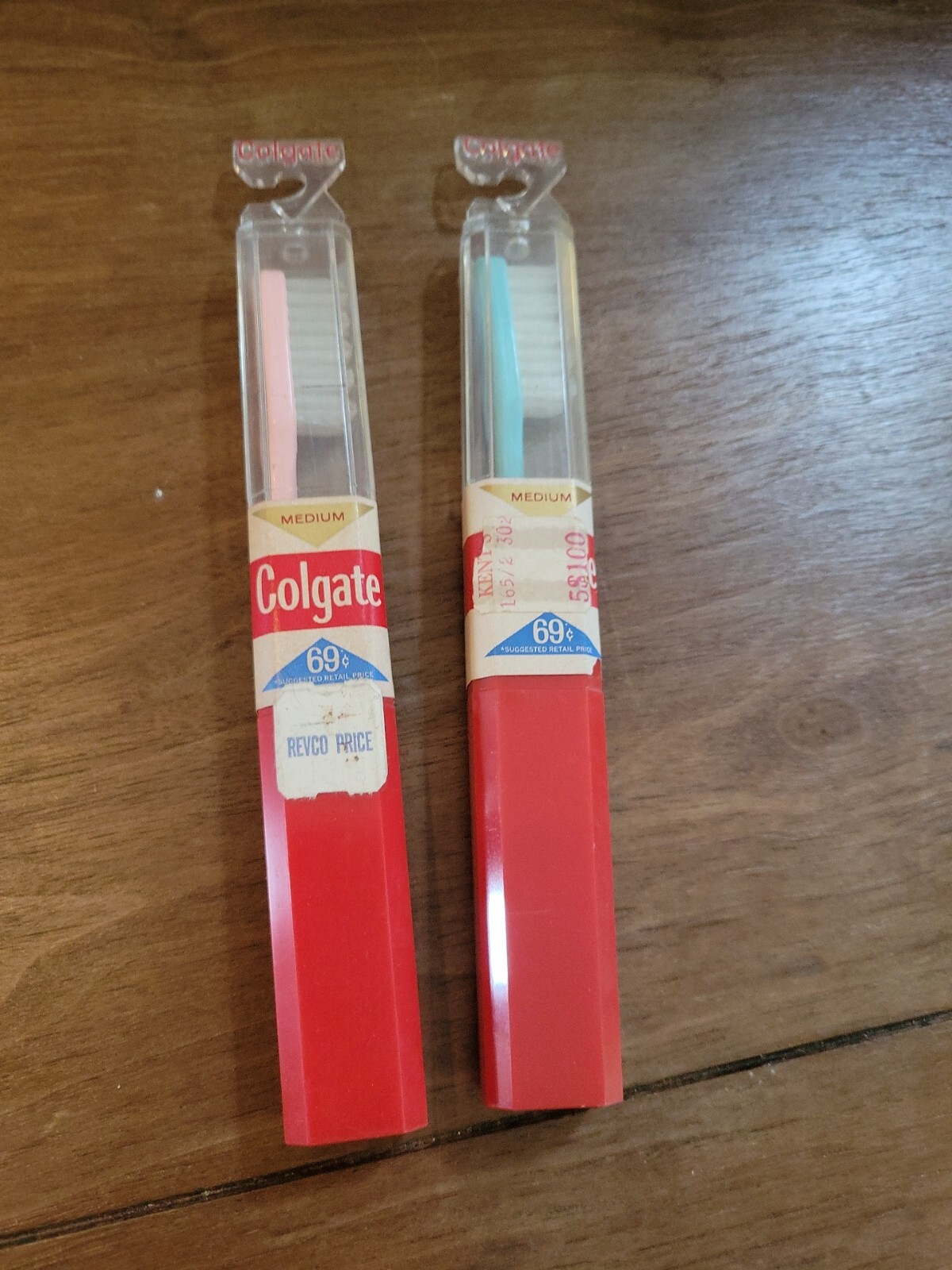 Vintage set of 2 Medium Colgate Child Toothbrush USA Red Cas