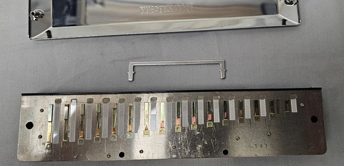 M. Suzuki SCX-64 Chromatix Harmonica with Case and manual - Great Condition - Picture 16 of 17