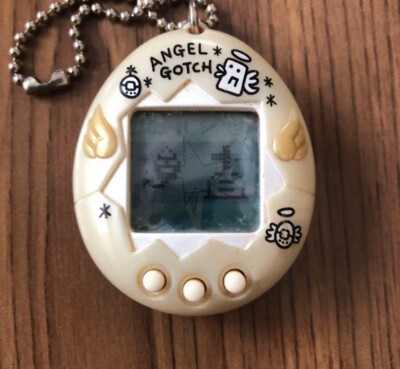 BANDAI TAMAGOTCHI 1997年製 1996/1997 Bandai Original TAMAGOTCHI Virtual Pet v1 SILVER