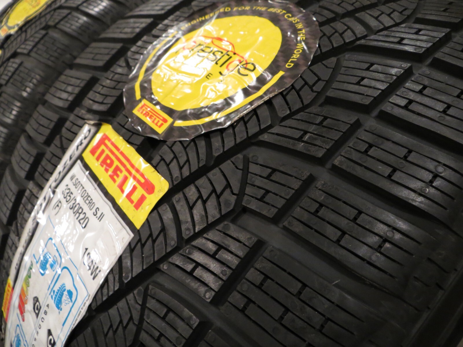 NEW 2 TWO PIRELLI SOTTOZERO WINTER 270 SERIE II 335/30R20 104W FERRARI 335 30 20