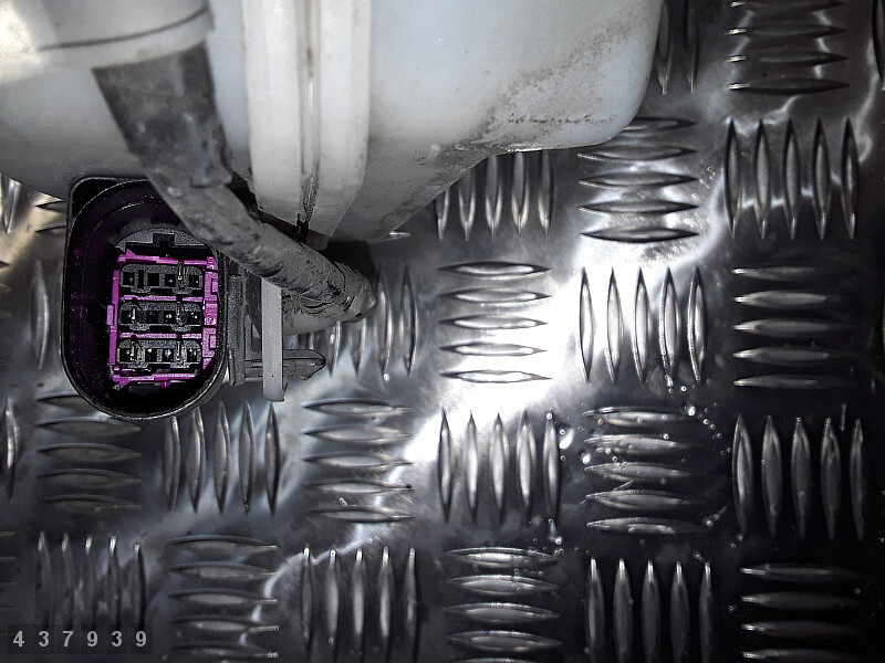 BMW X5 Series E70 Windscreen Washer Bottle Tank With 3 PUMPS 7161476