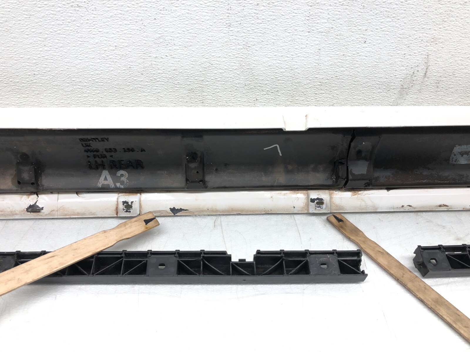 2014-2018 BENTLEY FLYING SPUR LEFT DRIVER SIDE SKIRT ROCKER PANEL MOLDING #NOTE.