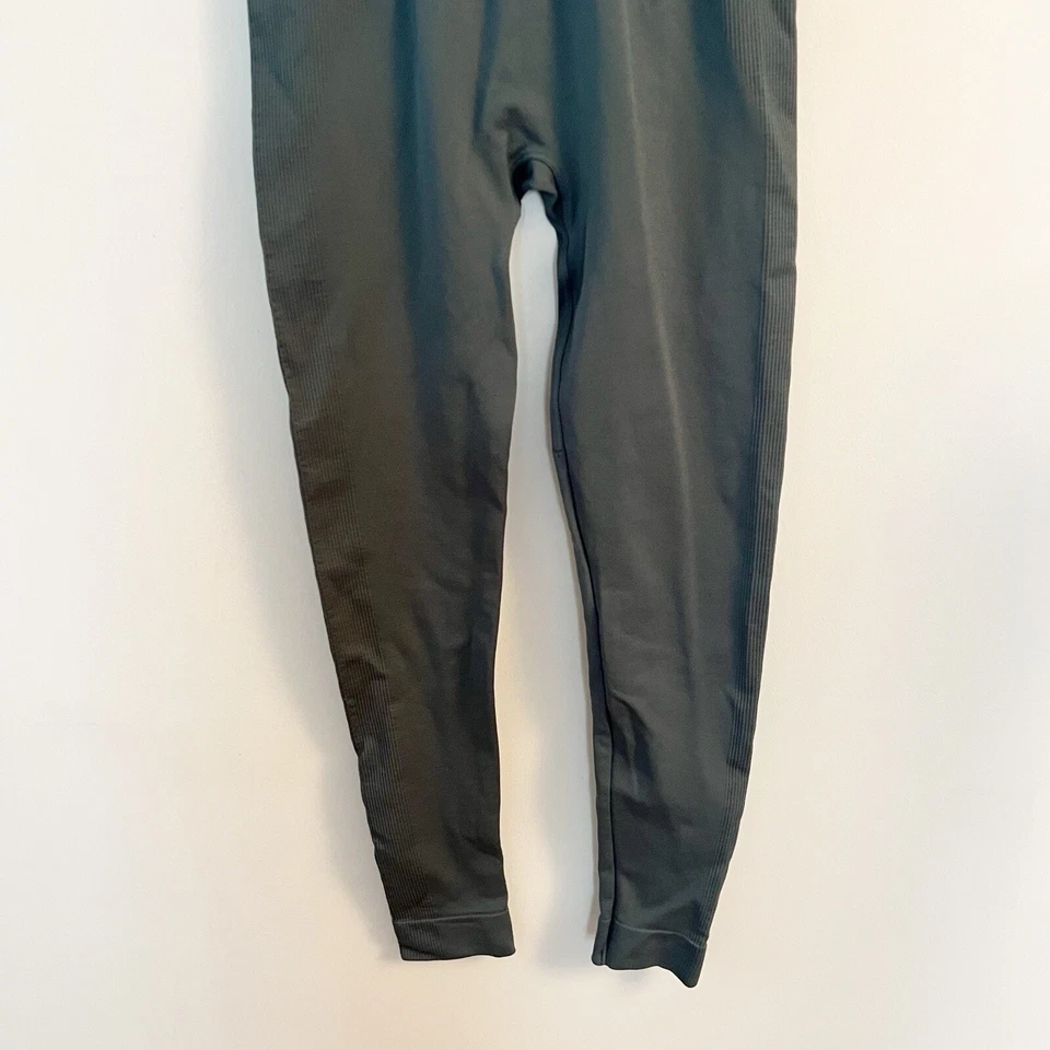 Conjunto Leggings Ativas Femininas Pequenas Cinza/Verde Sem Costura Tornozelo Cintura Alta com nervuras - Imagem 3 de 4