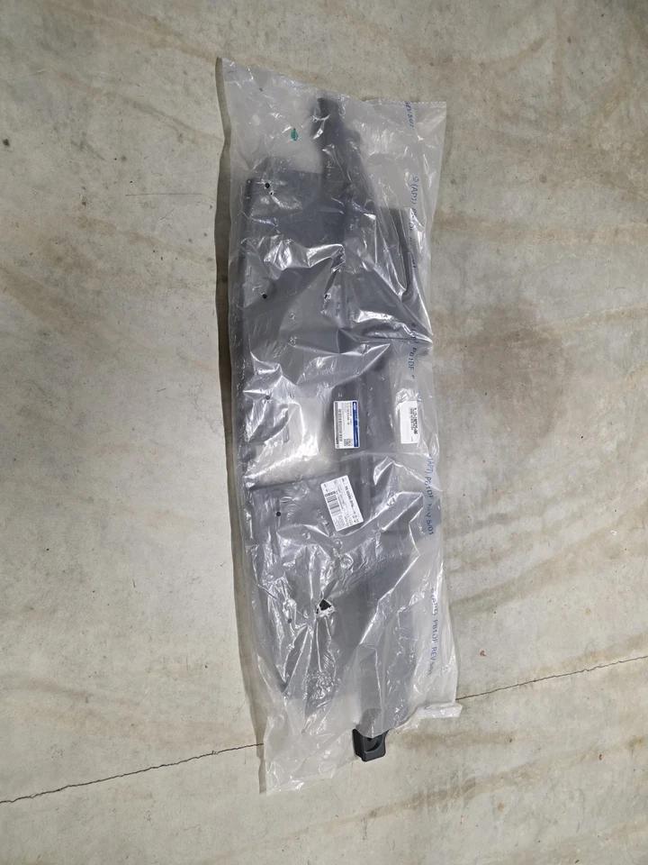 Capa de suporte de radiador superior para 2007-08 Ford Expedition 7L1Z19E525AA FO1224107 - Imagem 2 de 2