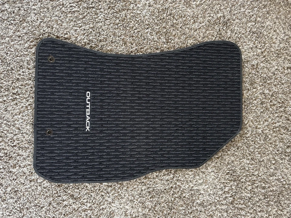 2019 斯巴鲁内陆地毯脚垫套装 — 第 2/4 张图片