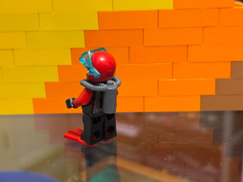 Lego City Deep Sea Explorers Exploration Vessel Male Minifigure set 60095 - Image 3 of 4