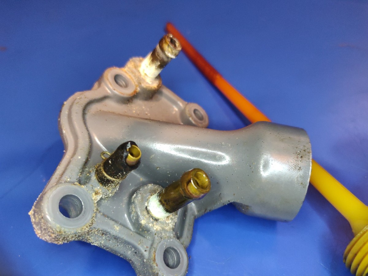15620-881-000 15612-921-000 15611-921-000 housing cap oil honda