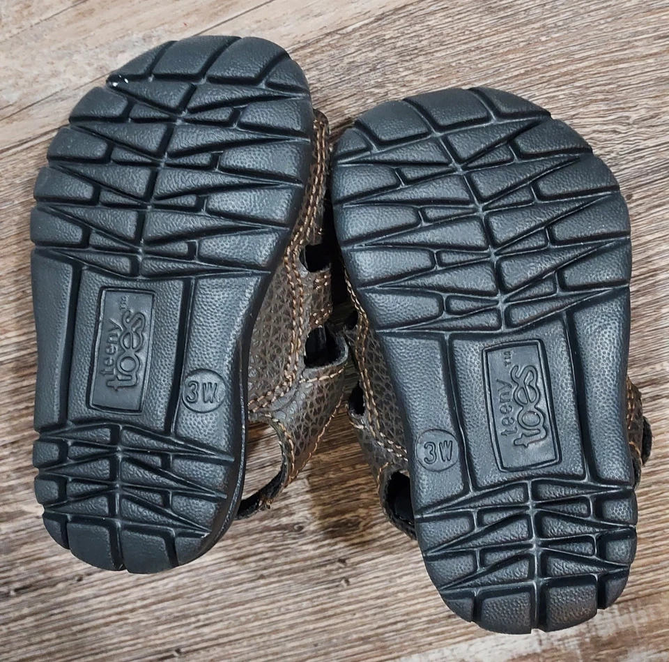 Sandalias de pescador marrón Teeny Toes para niños talla 3W EuC Foto 2 de 2
