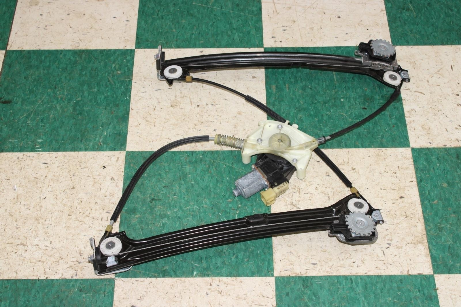 Maserati Ghibli 2014-2022 Front Right Window regulator