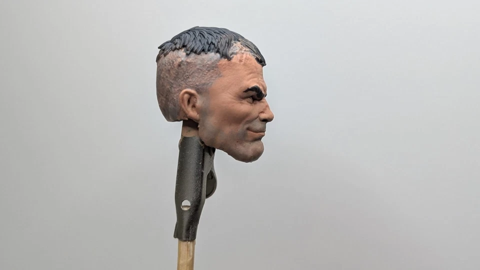 Castillo Frank pintado a medida escala 1:12, cabeza Punisher esculpida. Foto 2 de 4