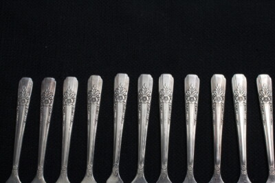 Set of 4 Vintage Oneida Community Butter Knife Par Plate Bridal