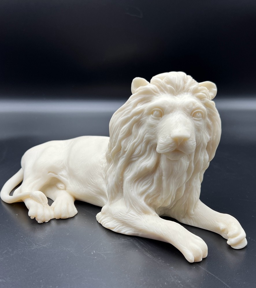 Rare Vittoria Collection  Lion Statue Made in Italy of Marble Composite Majestic
