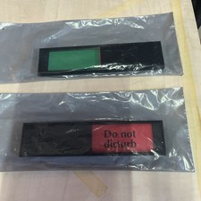 Superior sliding door sign Do not disturb or green