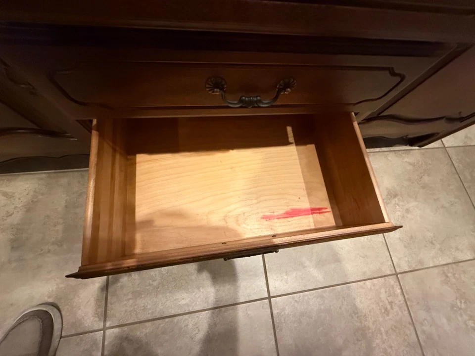 Armario Ethan Allen Country French Hutch/Curio/China Foto 4 de 4