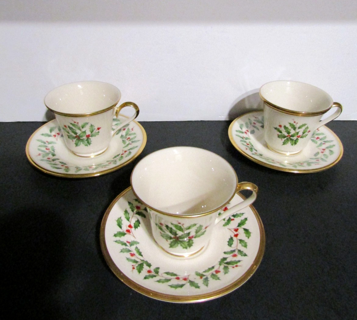 Vtg Lenox Holiday Dimension Holly Berry Coffee Tea Cup & Saucers