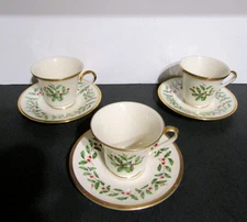 Vtg Lenox Holiday Dimension Holly Berry Coffee Tea Cup & Saucers