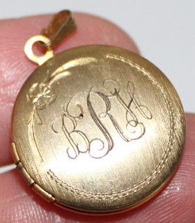 Beautiful vintage gold filled locket pendant with engraved initials BRH Lot#810