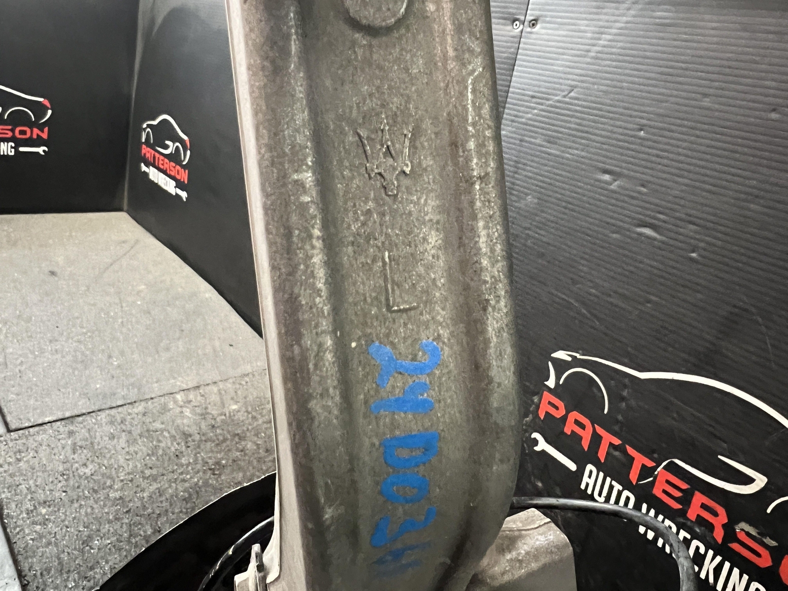 17-22 MASERATI QUATTROPORT FRONT DRIVER LEFT SPINDLE STEERING KNUCKLE