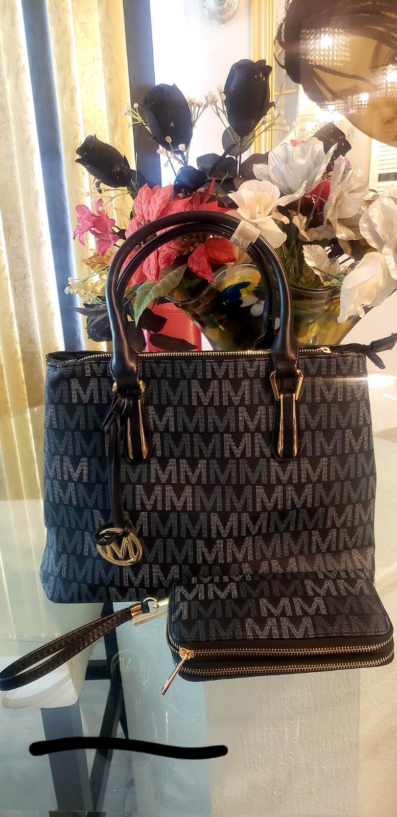 Stylish Tote Bag with Built-In Wallet Compartment-image