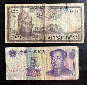 Two Banknotes Paper Money Nguyen Hue Vietnam 1966 + Mao Zedong 5 Yuan China 2005