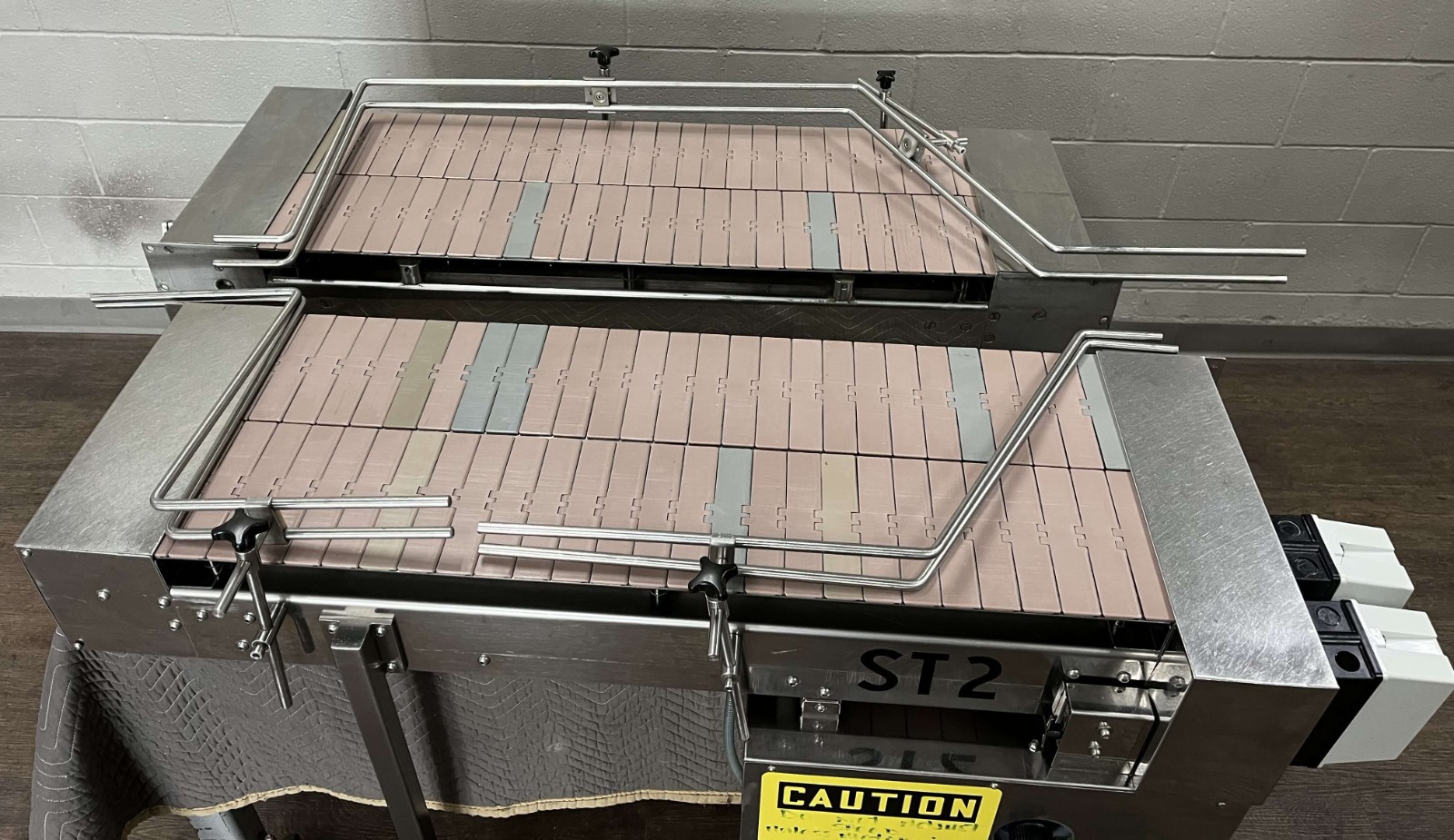 King IL-UC2 Bi-Directional Accumulation Table and Kaps-All Spacing Wheel