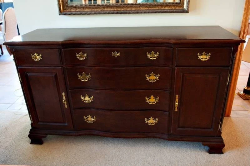 RARO descontinuado: Mesa buffet de madera maciza de cerezo Kincaid Carriage House 60-084 Foto 3 de 4