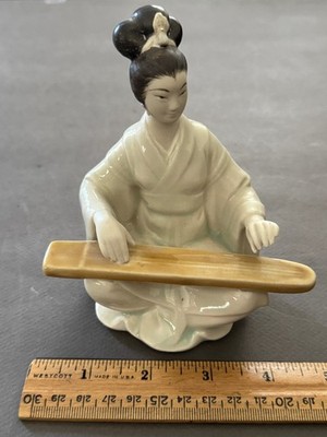 SHIWAN ARTISTIC CERAMIC FACTORY PORCELAIN WOMAN PLAYING TANGGU FIGURINE VINTAGE