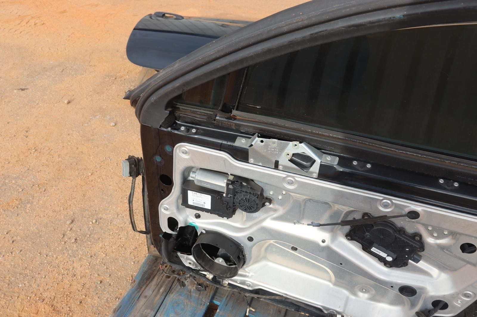 2006-2012 BENTLEY CONTINENTAL FLYING SPUR FRONT RIGHT DOOR W/ GLASS ASSEMBLY OEM