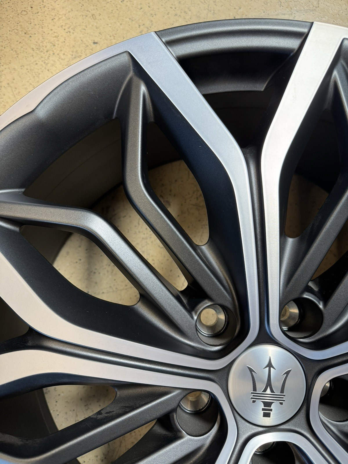 Maserati Levante Wheel P/N 940000896