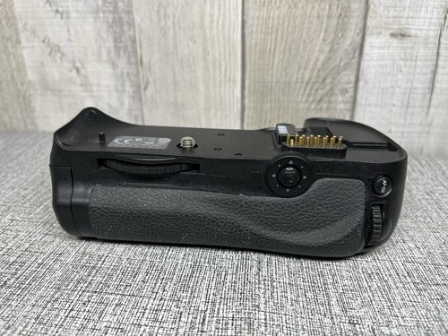 MB-D10 Vertical Battery Handle Grip Holder For Nikon D300 D300S D700 Camera