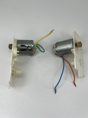 Original - RARE - Kenner 1995 9.6V TIRESTORM Parts - Rear Motors + Gears (B2) - Picture 2 of 11