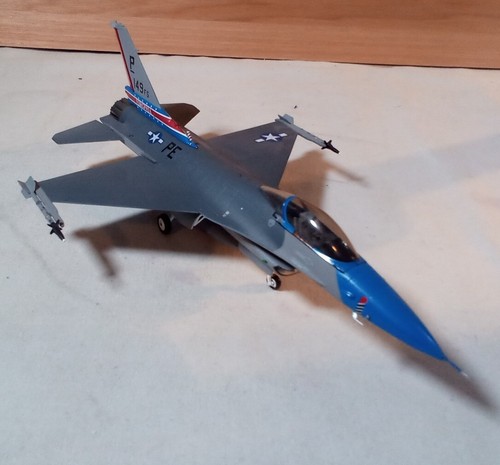 Sky Guardians Witty Wings Diecast 1:72 Lockheed Martin F16 USAF Cripes A'mighty - Imagen 2 de 6