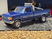 Bigfoot Cruiser GREENLIGHT 1987 4x4 Ford F-250 XLT Lariat Truck 1:64 Pickup NIP