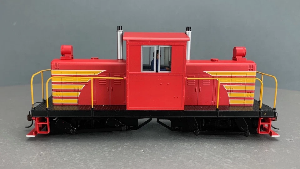 On30 Bachmann 29204 Whitcomb 50-Ton Center Cab Diesel Locomotive Red DCC O0229 - Image 2 of 4