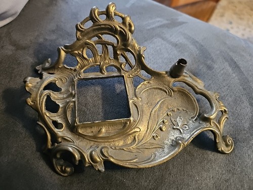 VTG Brass Art Nouveau Mid Century Inkwell Holder Tray Ornate Antiqued Ink Well - Afbeelding 1 van 3