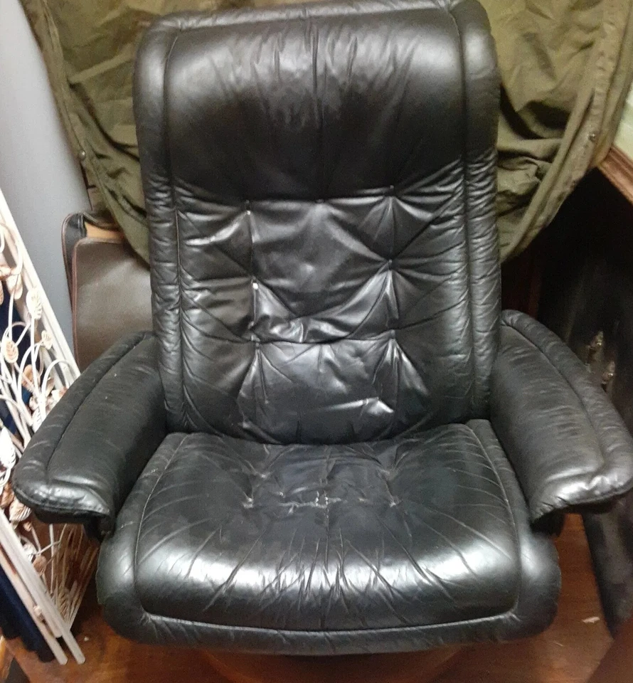  SILLA RECLINABLE NORUEGA MODERNA EKORNES "ROYAL" CUERO PALOMA NEGRO/ROBLE LIGERO Foto 2 de 4