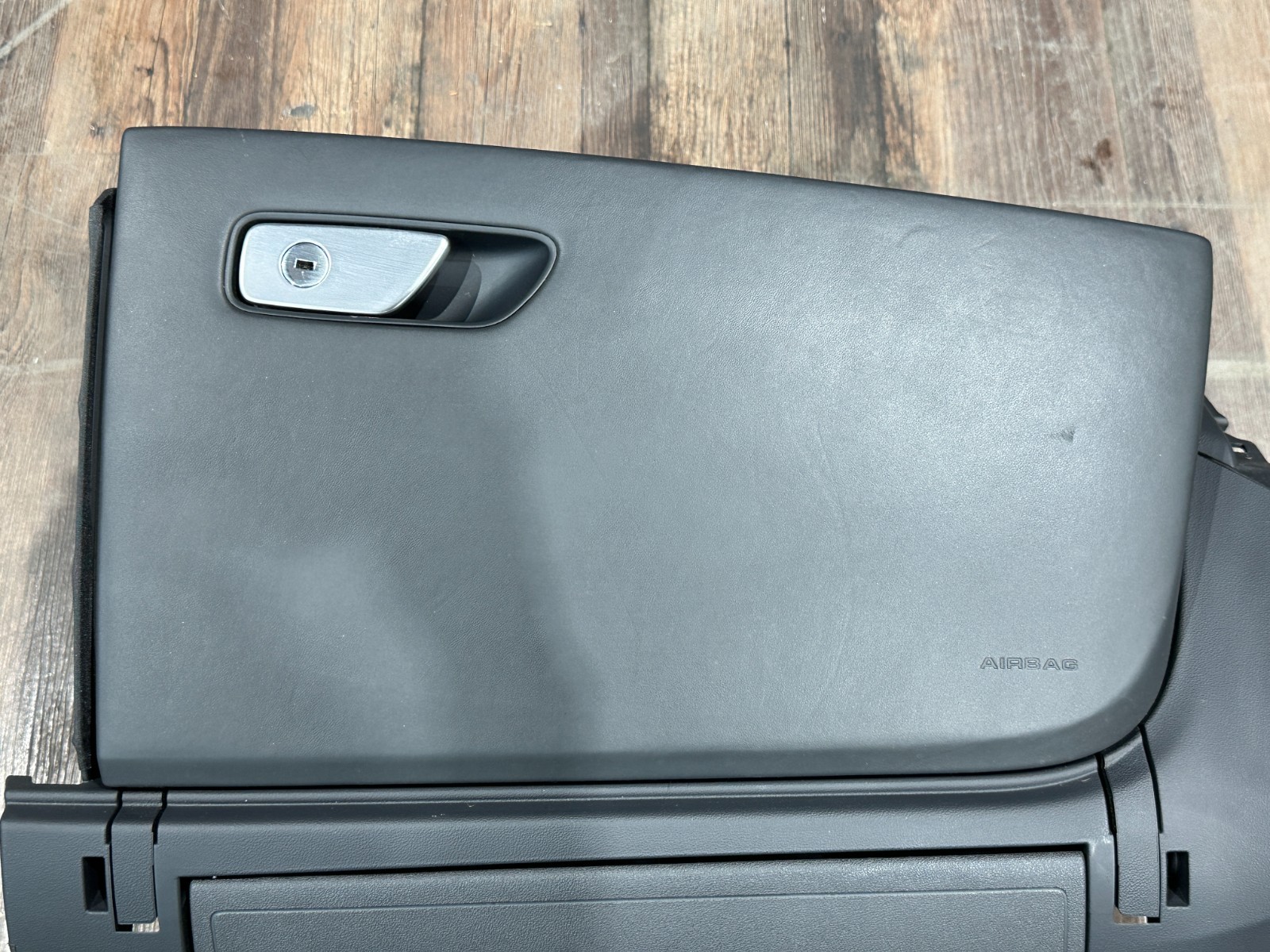 Audi R8 2017 Glove box
