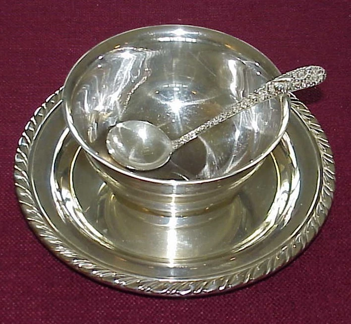 5" SILVER PLATED SAUCE BOWL ON 7 1/4" PLATE (1 PIECE) LADLE NOT INCLUDED
Opens in a new window or ta