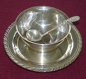 5" SILVER PLATED SAUCE BOWL ON 7 1/4" PLATE (ONE PIECE) INCLUDES STEIRLING LADLE